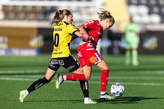 Häckens Elin Rubensson och Örebros Katariina Kosola