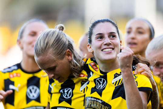 Häckens Clarissa Larisey jublar