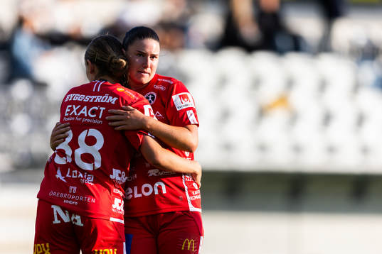 Örebros Maja Bodin och Emilia Pelgander deppar