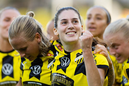Häckens Clarissa Larisey jublar