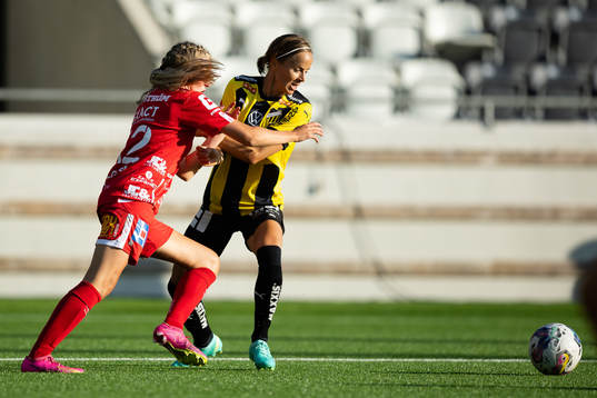 Örebros Ida Björnberg och Häckens Aivi Luik