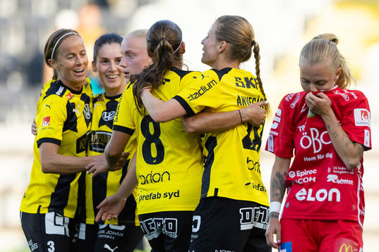 Häckens Anna Anvegård jublar