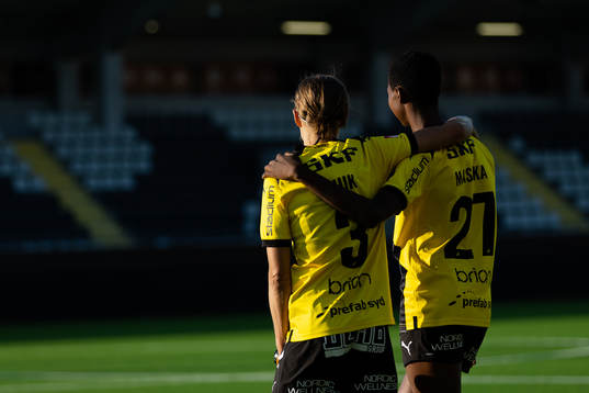 Häckens Aisha Masaka och Aivi Luik