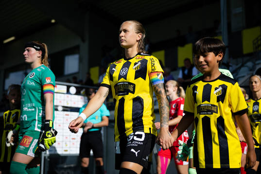 Häckens Filippa Curmark innan fotbollsmatchen i