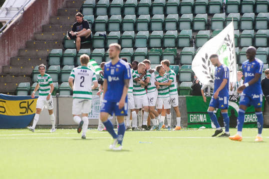 Västerås SKs Simon Johansson jublar