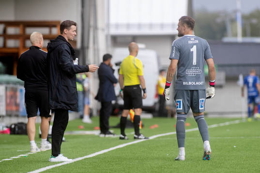 GIF Sundsvalls tränare Douglas Jakobsen och målvakt Oscar