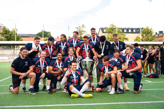 Stockholm Mean Machines spelare jublar