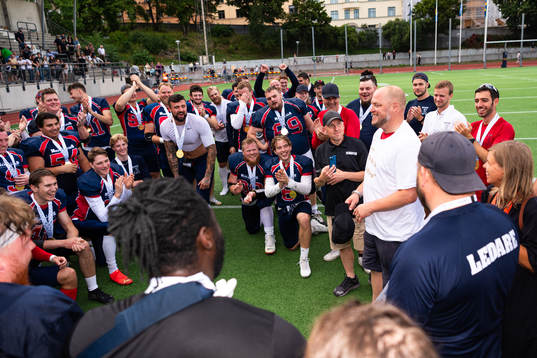 Stockholm Mean Machines spelare jublar