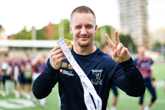 Stockholm Mean Machines spelare jublar