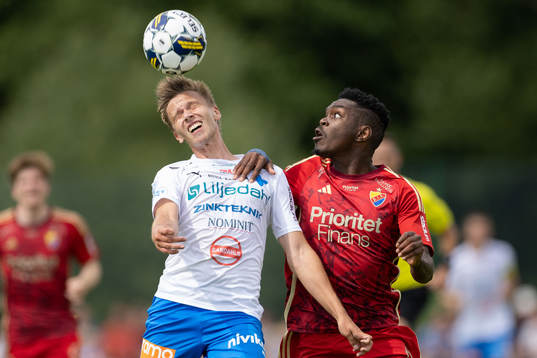 Värnamos Albin Lohikangas och Djurgårdens Joel Asoro