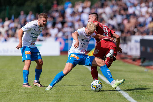 Värnamos Victor Larsson och Djurgårdens Haris Radetinac