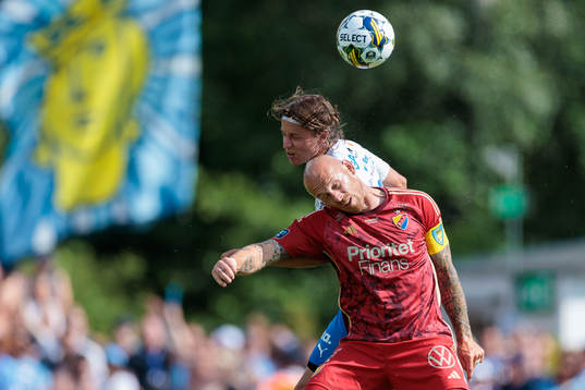 Värnamos Simon Thern och Djurgårdens Magnus Eriksson