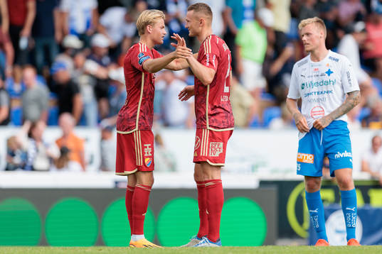 Djurgårdens Oskar Fallenius och Piotr Johansson jublar