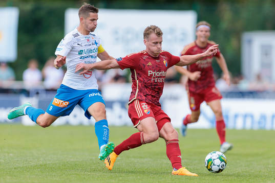 Värnamos Oscar Johansson och Djurgårdens Rasmus Schuller