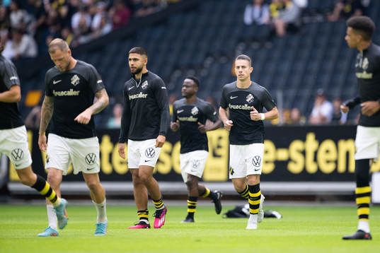 AIKs Dino Besirovic värmer upp