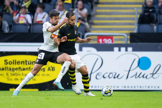 Häckens Filip Trpcevski och AIKs Sotirios Papagiannopoulos