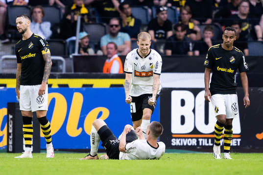 Häckens Simon Gustafson och Kristoffer Lund Hansen jublar