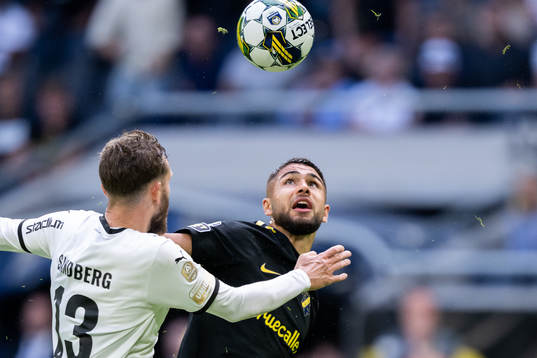 Häckens Simon Sandberg och AIKs Omar Faraj