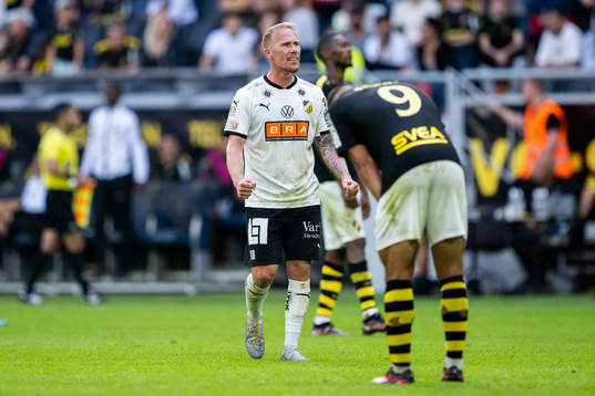 Häckens Mikkel Rygaard Jensen jublar