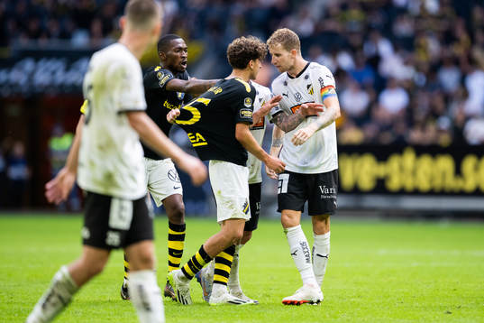 AIKs Taha Ayari och Häckens Samuel Gustafson