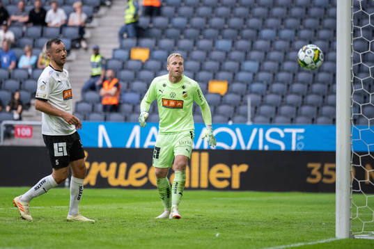 Häckens Even Hovland och målvakt Peter Abrahamsson