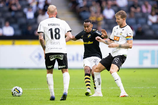 AIKs Bilal Hussein och Häckens Samuel Gustafson