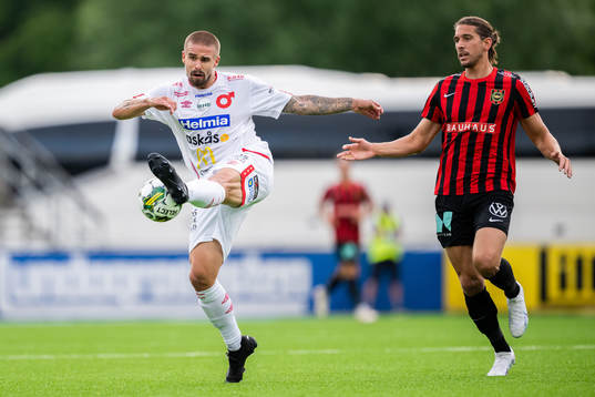Degerfors Douglas Bergqvist och Brommapojkarnas Nikola Vasic