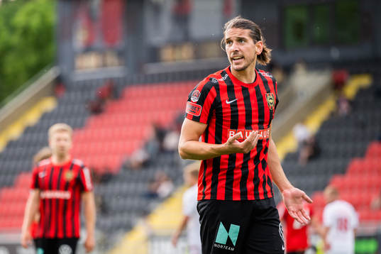 Brommapojkarnas Nikola Vasic reagerar