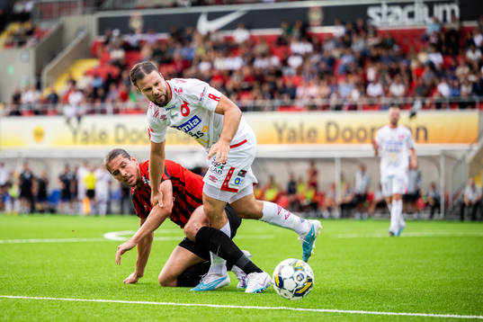 Brommapojkarnas Nikola Vasic och Degerfors Abdelkarim