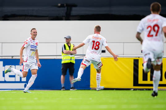 Degerfors Erik Lindell jublar