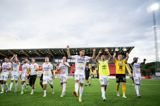Degerfors spelare jublar