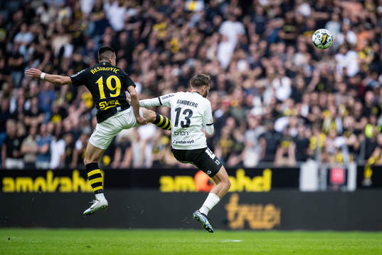 AIKs Dino Besirovic och Häckens Simon Sandberg