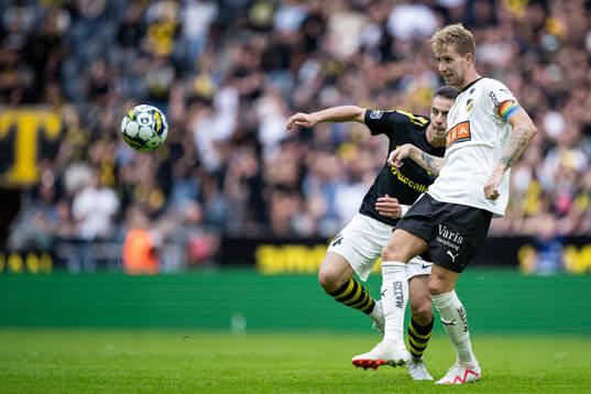 AIKs Dino Besirovic och Häckens Samuel Gustafson