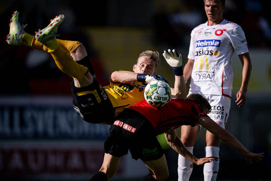 Degerfors målvakt Sondre Lovseth Rossbach och