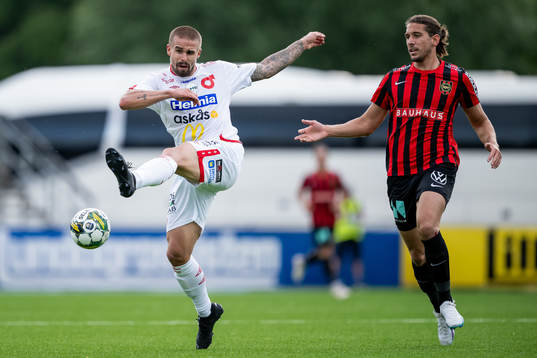 Degerfors Douglas Bergqvist och Brommapojkarnas Nikola Vasic