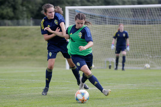 Saga Kristell och Thea Staffansson