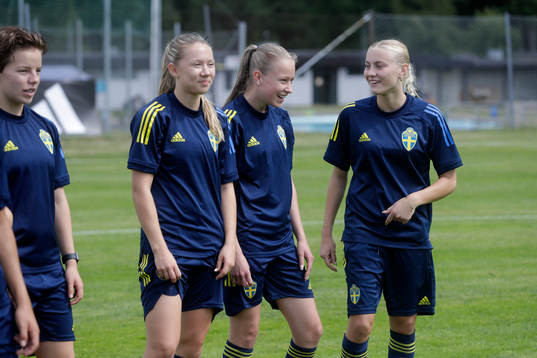 Paula Broddner Klingspor, Ella Lundin, och Holly Persson