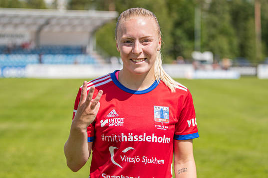 Tremålsskytten Vittsjös Jutta Rantala jublar
