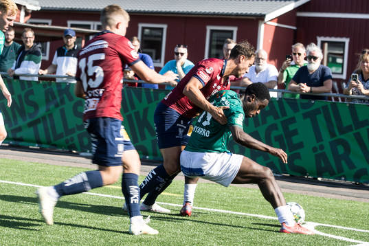 Örgrytes Amel Mujanic och Brages Kevin Appiah Nyarko