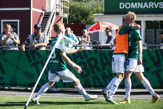 Brages Henry Sletsjøe jublar