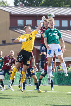 Örgrytes målvakt Mathias Nilsson och Örgrytes Marcus