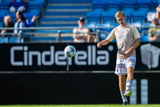Sivert Mannsverk of Molde warms up