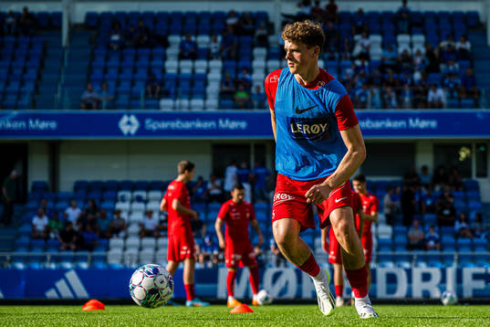 Jonas Torsvik of Brann warms up