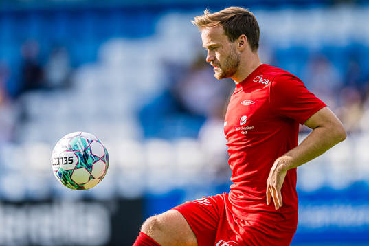 Bård Finne of Brann warms up