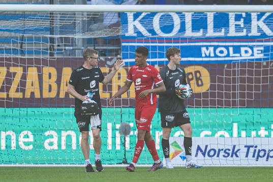 Japhet Sery Larsen of Brann in pain