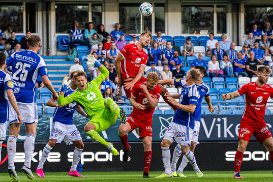 Oliver Petersen of Molde, Fredrik Pallesen Knudsen and