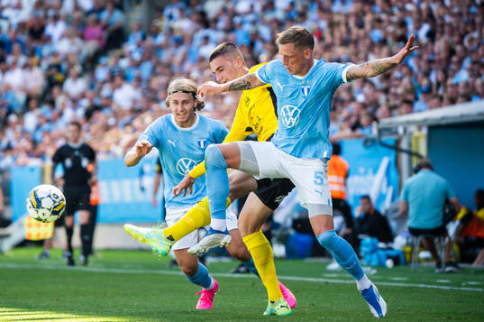 Malmö FFs Sebastian Nanasi och Søren Rieks mot Mjällbys