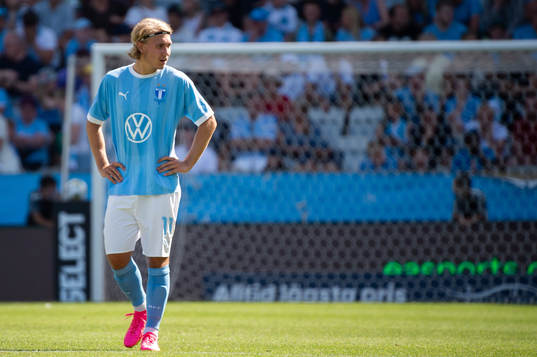 Malmö FFs Sebastian Nanasi deppar