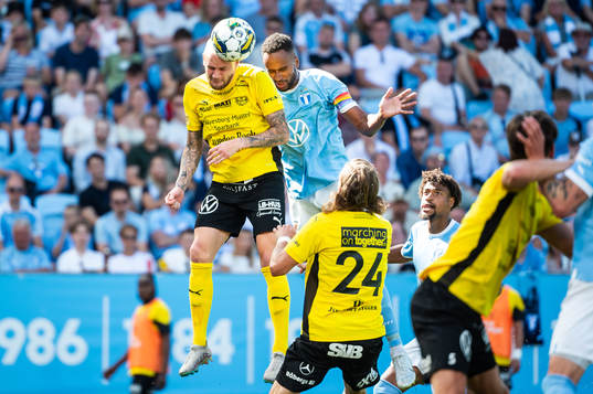 Mjällbys Adam Ståhl och Malmö FFs Isaac Kiese Thelin