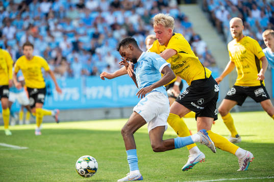 Malmö FFs Taha Ali och Mjällbys Herman Johansson